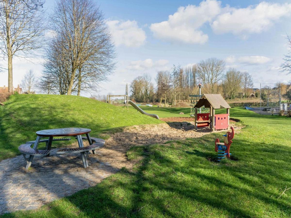 Vakantiehuis Inviting In With Garden